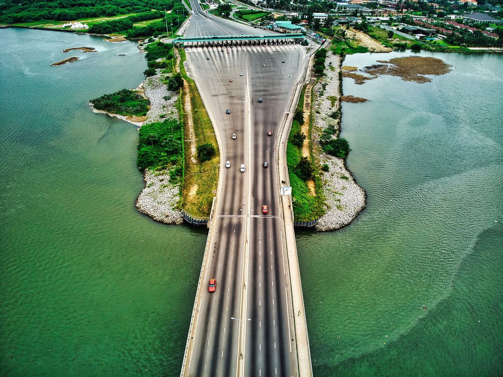Pont sur la lagune Ébrié